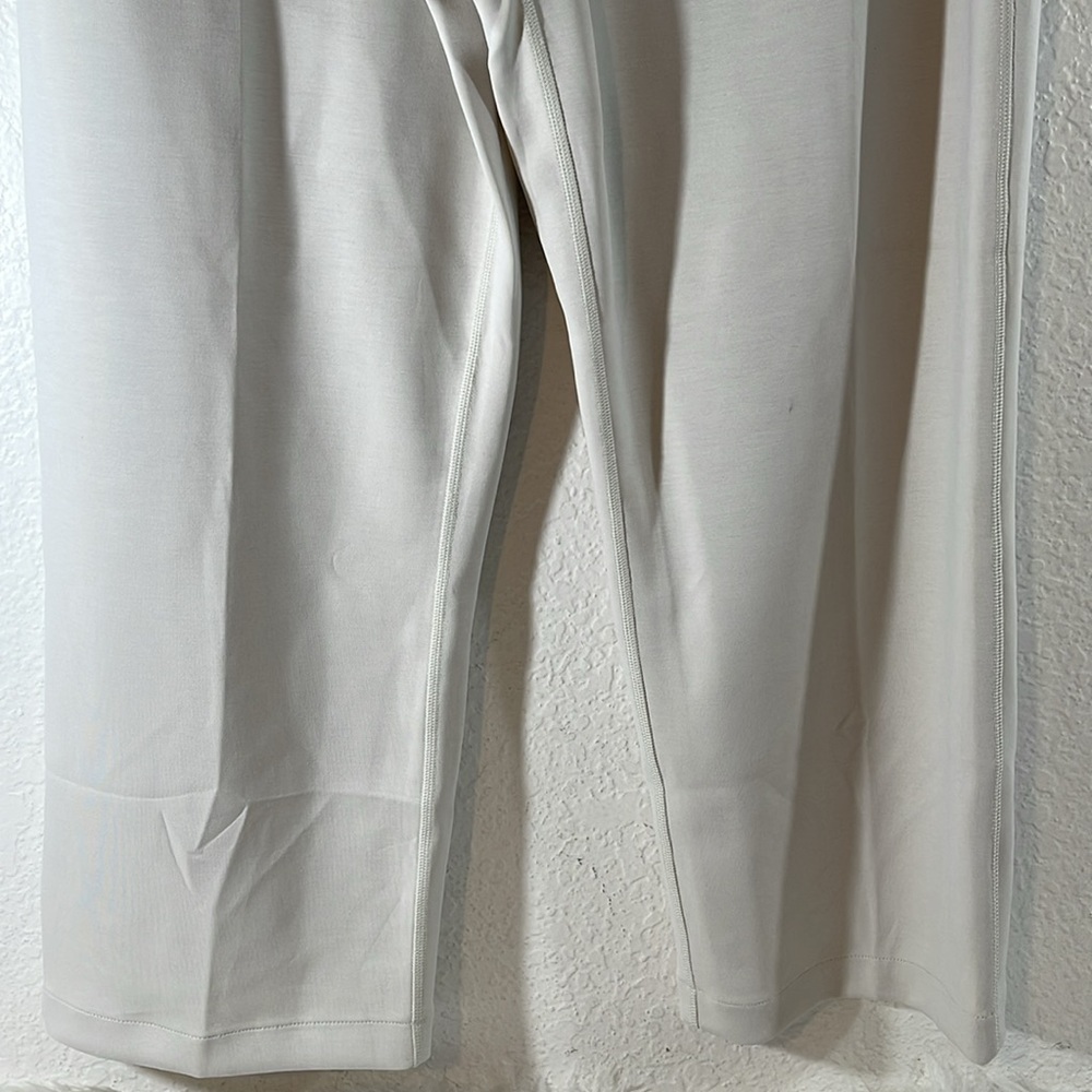 LULULEMON Softstreme High-Rise Straight-Leg Cropped 24” Length Bone Size 10 NEW - Picture 5 of 15